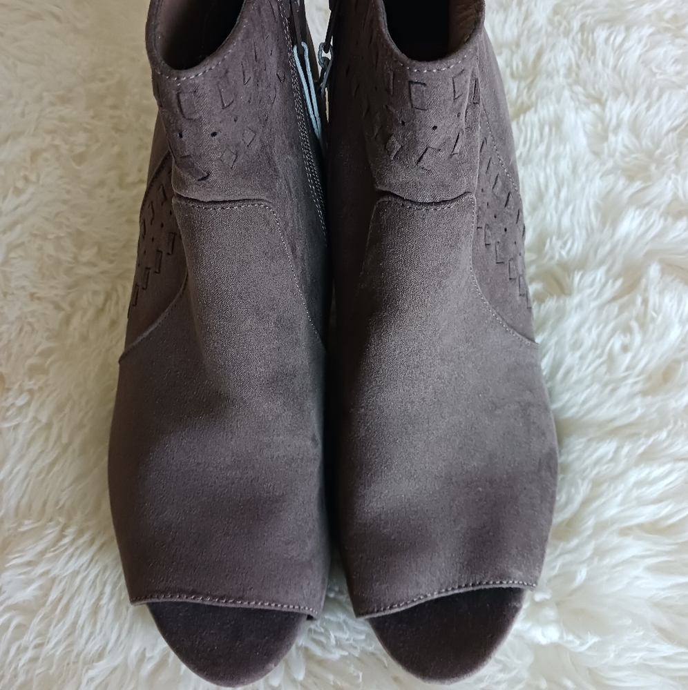 Report brand bootie style boots